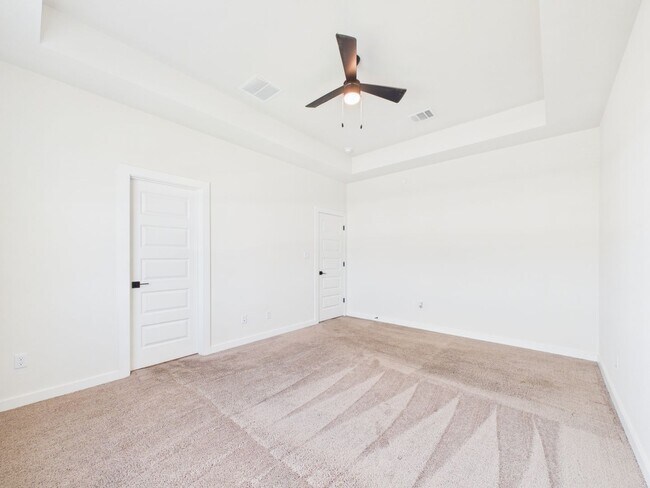 Building Photo - Great Townhouse with private yard