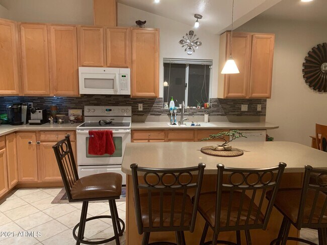 Building Photo - 1190 N Meadows Dr