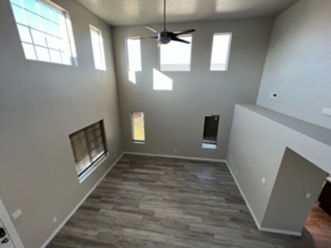 Building Photo - Great 4 bed 2.5 bath home with 2600 sq ft!  Kuna Home with lots of room just off N Ten Mile Rd an...