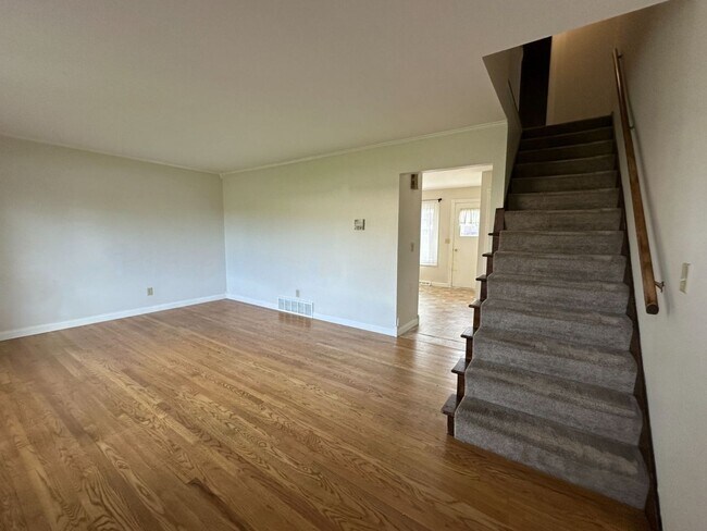 Building Photo - 3BD/1.5BA Townhome Condo in Germantown!