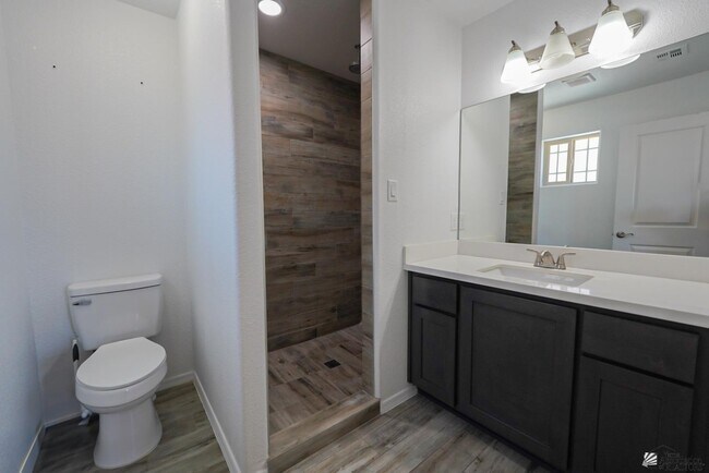 Building Photo - 8716 E 40th Pl