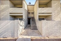 Building Photo - 533 W Guadalupe Rd
