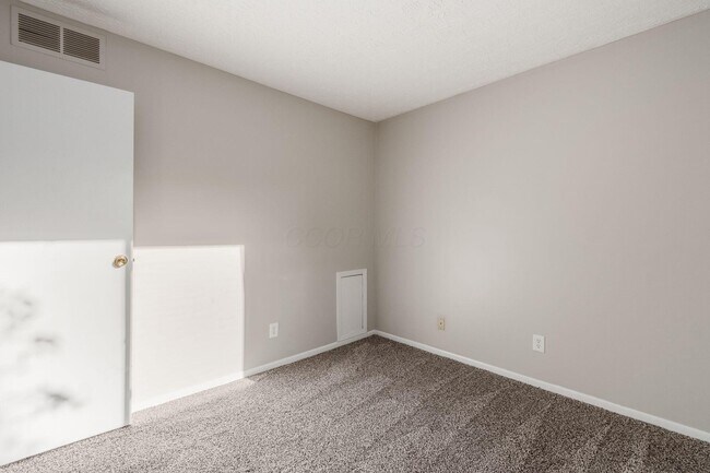 Building Photo - 7609 Seasons Dr