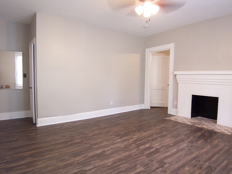 Building Photo - 1 Bed/1 Bath - Unit 6