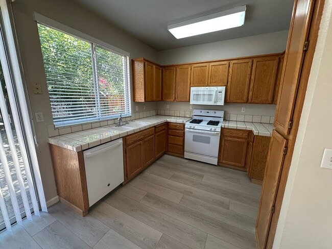 Building Photo - Beautiful 3 Bedroom, 2.5 Bath Antioch Home