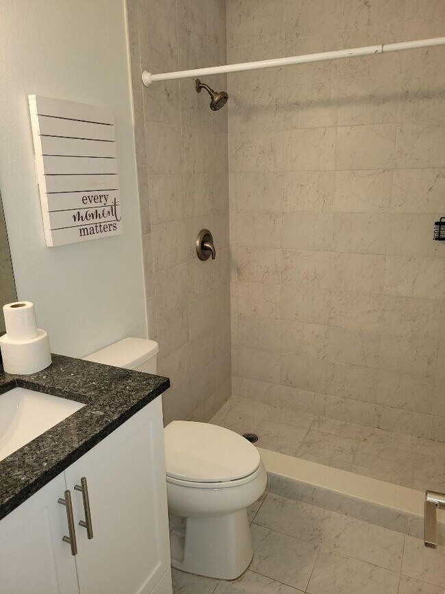 Building Photo - 13165 Chadwick Ct