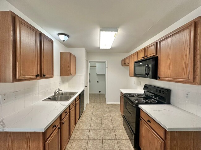 Building Photo - 3 Bedroom 2 Bath Rental in Whitehouse ISD!...