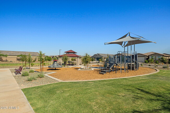 Building Photo - 16006 W Cottontail Ln
