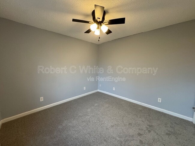 Building Photo - 94 Quiet Woods Rd