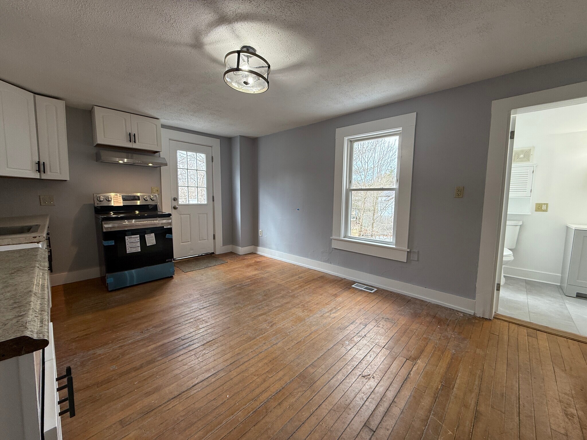 Building Photo - 84 Monadnock St