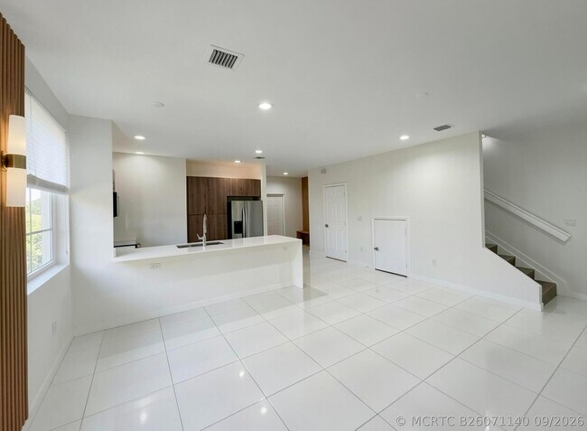 Building Photo - 1030 Crystal Way