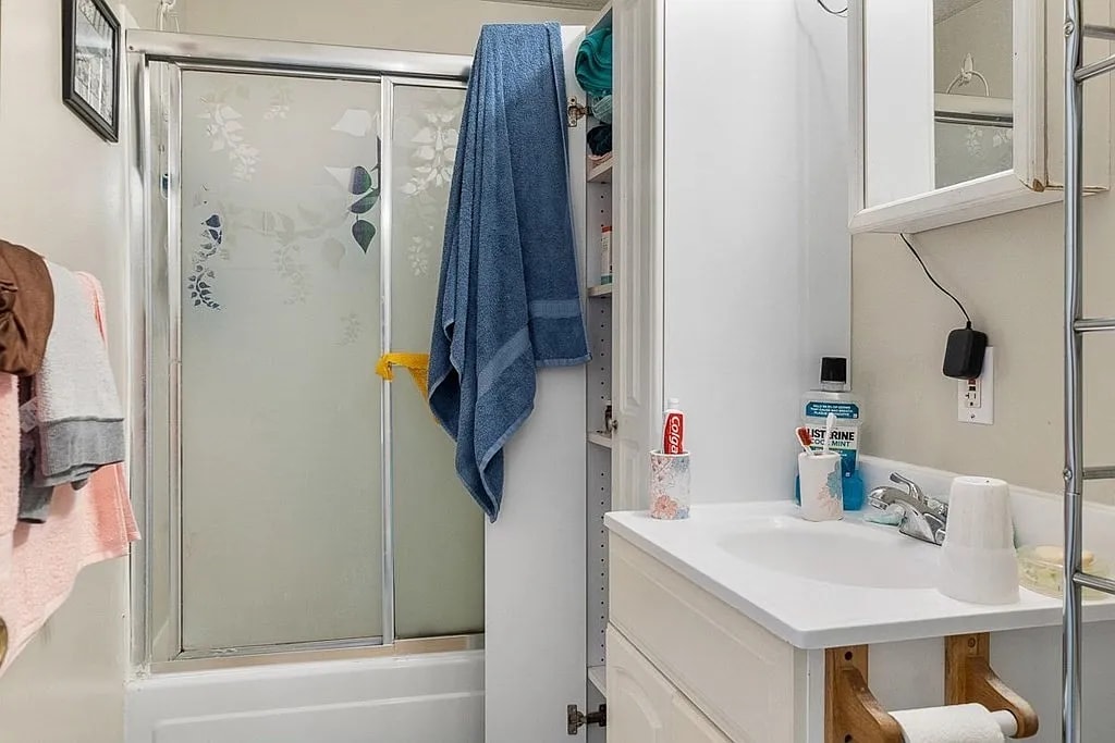 Building Photo - 11 Mars St