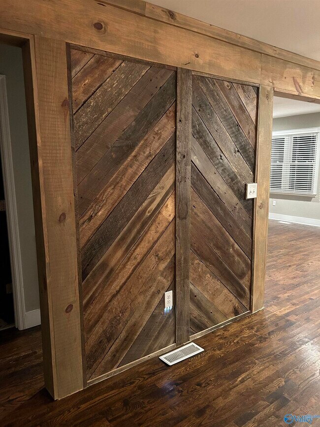 Building Photo - 1611 College St SE