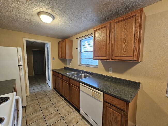 Building Photo - 6979 S Autrey Ave