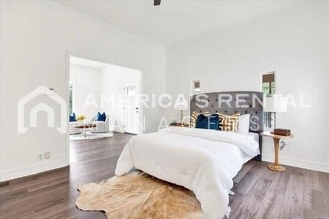 Building Photo - Room to Roam: Expansive Home with Screened Porch - Coming Soon!!