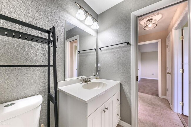 Building Photo - 2498 Abscott St