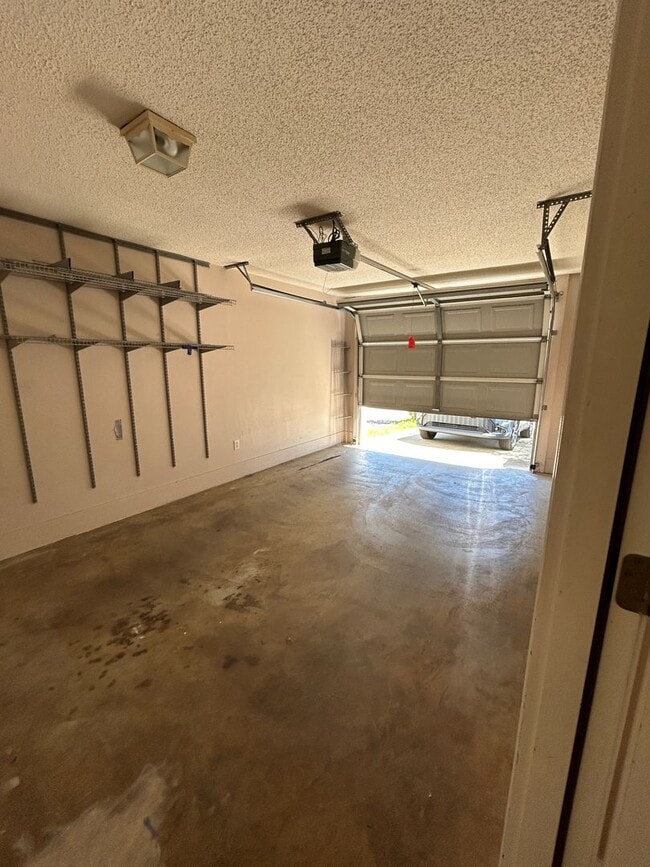 Building Photo - 273 Ivy Pl