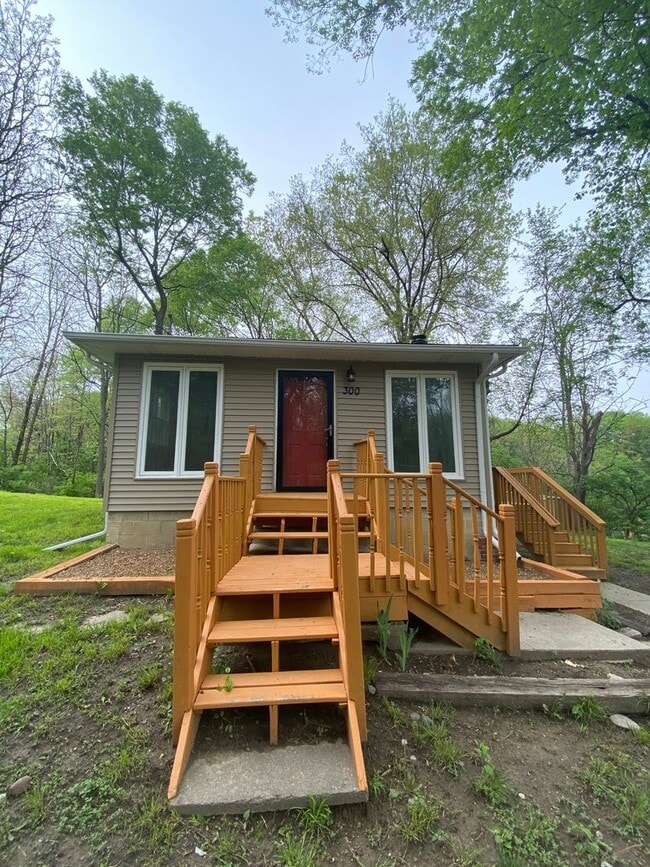 Building Photo - Updated 3 Bedroom 2.5 Bathrooms