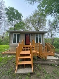 Building Photo - Updated 3 Bedroom 2.5 Bathrooms