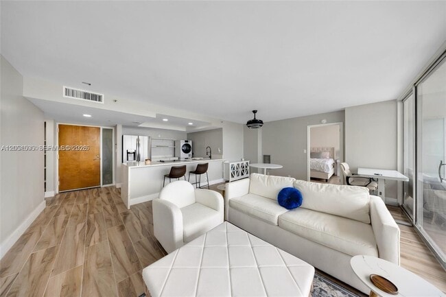 Building Photo - 7601 E Treasure Dr