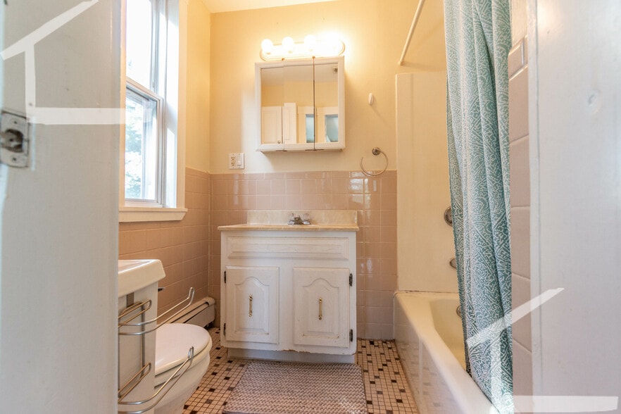 Building Photo - 57 Riverdale St