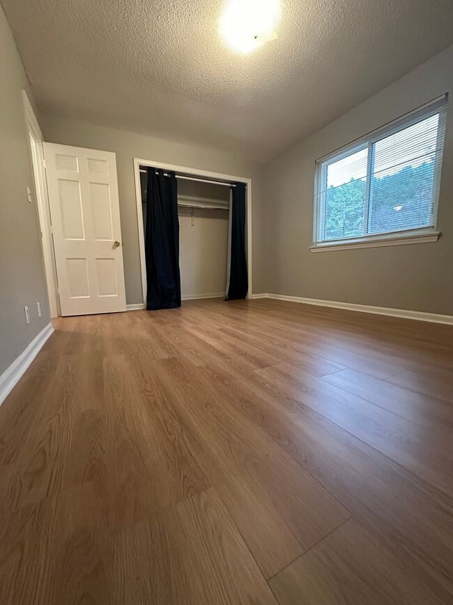 Building Photo - 3340 Pinewood Ave