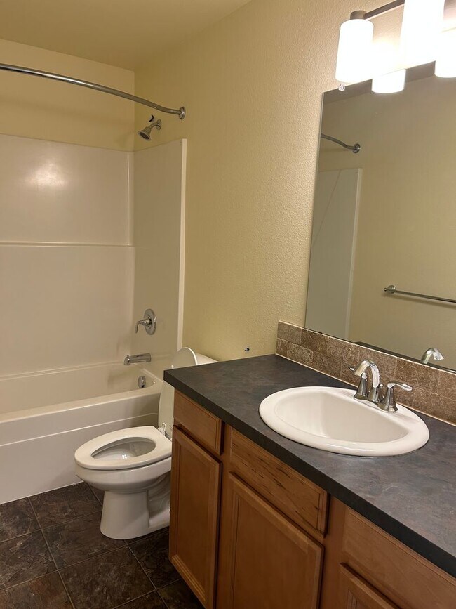Building Photo - Brand New Home