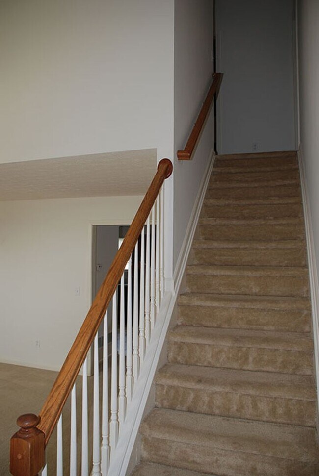 Building Photo - 3 bedroom/2 bath Home GREAT location!!! Available 9/1/2026!!