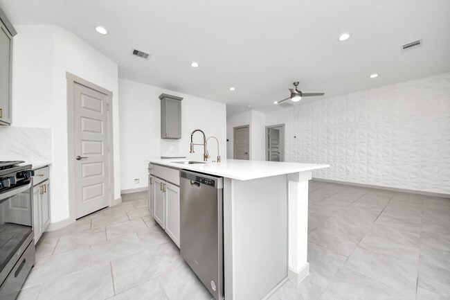Building Photo - 28930 Yulee Mill Dr