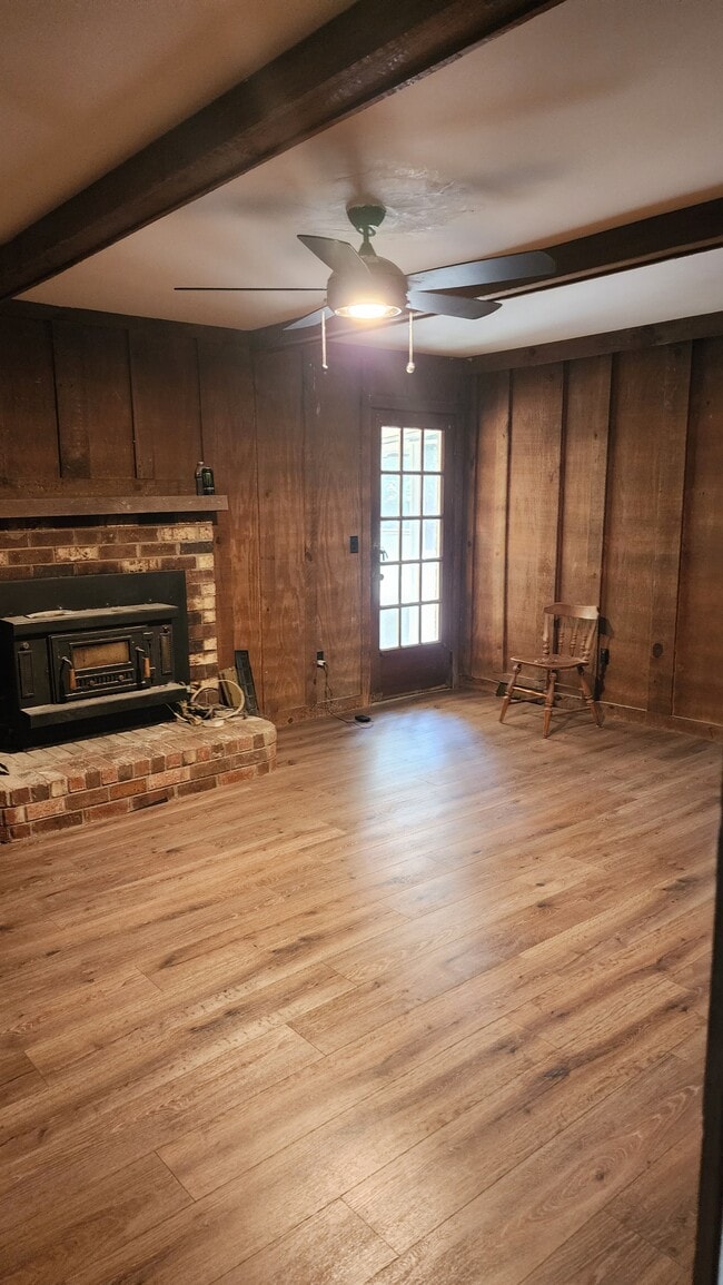 Building Photo - 900 Trowman Ln
