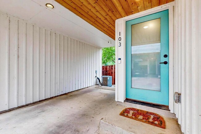Building Photo - 913 Duncan Ln
