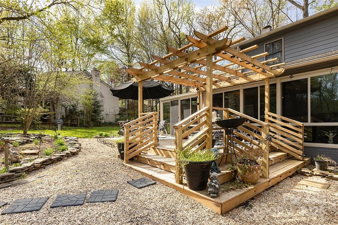 Building Photo - 929 Autumnwood Ln