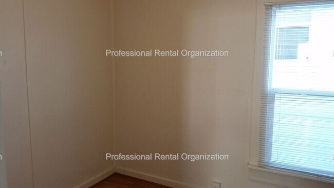 Building Photo - Downtown Charmer In the Heart of It ALL ! COMING SOON !