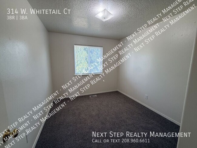 Building Photo - 314 W Whitetail Ct