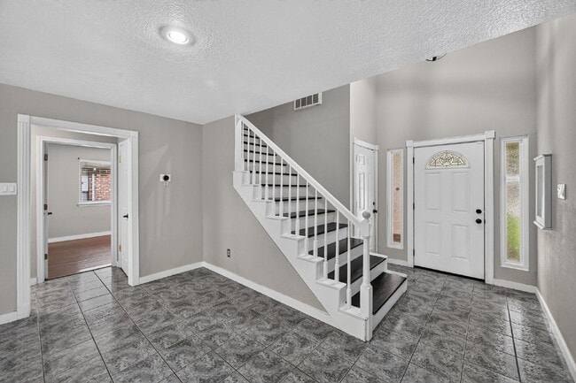 Building Photo - "Charming 3-Bed Oasis with Modern Touches & Granite Elegance in Houston!"