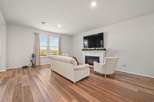 Building Photo - 632 Pepperbark Loop