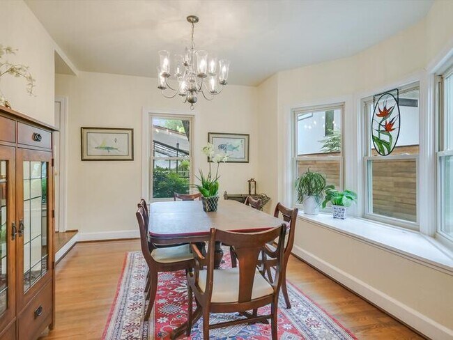 Building Photo - Charming 4 beds 4 baths in Austin!