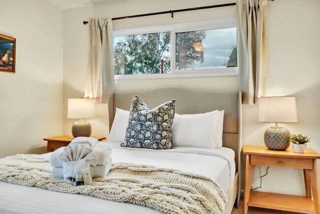 Building Photo - 4853 Twain Ave