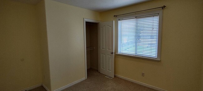 Building Photo - Quaint Home in Eagle Mountain w 2 car garage!