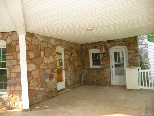 Building Photo - 196 Oakland Valley Rd