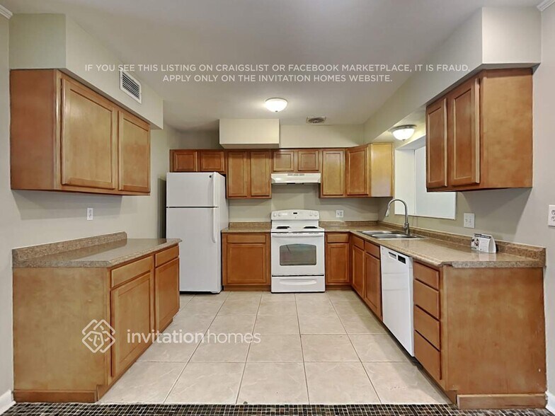 Building Photo - 1520 Price Cir