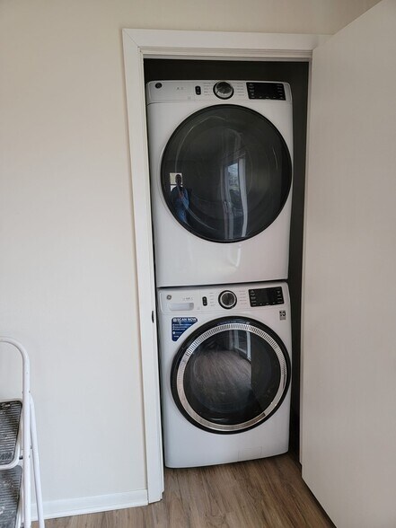 Building Photo - 25 W Chestnut St