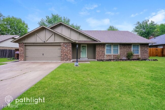 Primary Photo - 3 br, 2 bath House - 2640 W Dallas Street ...