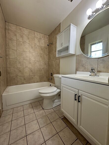 Building Photo - 506 Quincy Ave