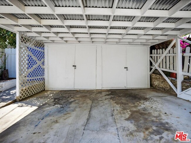 Building Photo - 2565 Glen Green St