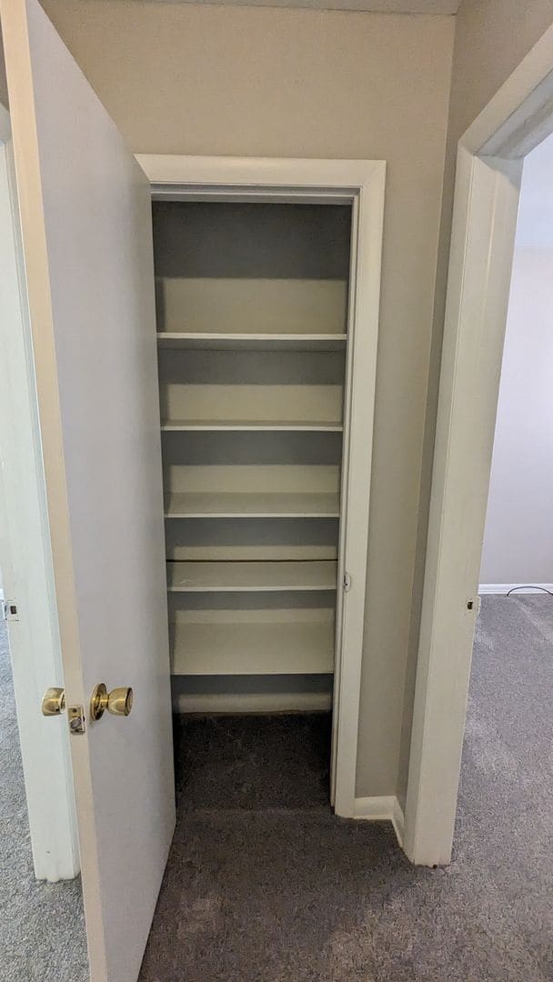 Building Photo - West end duplex, walking distance to every...