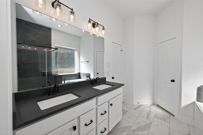 Building Photo - 177 Hidden Peak Dr