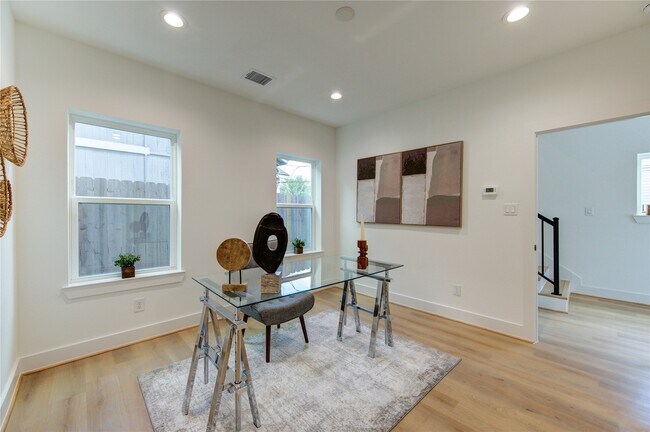Building Photo - 4037 Buck St