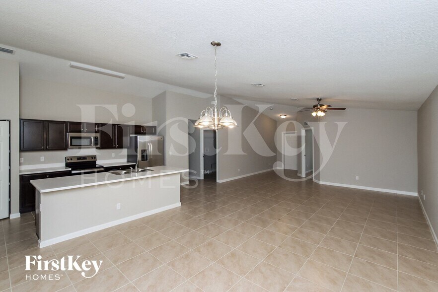 Building Photo - 785 Coconut St SE