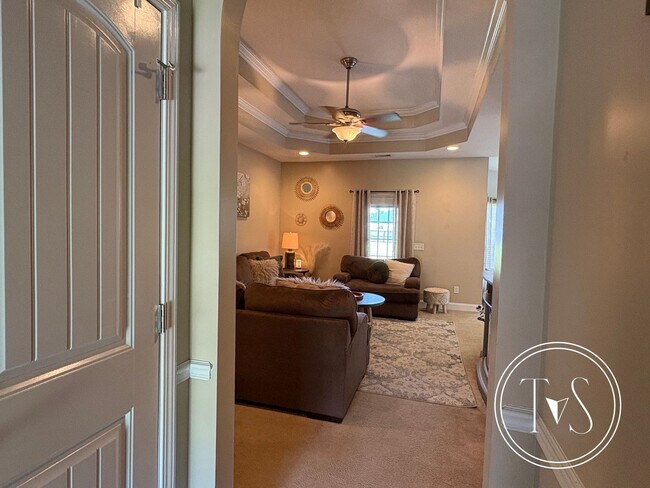 Building Photo - SUMMER MOVE-IN SPECIAL: $350 OFF 1st MONTH...